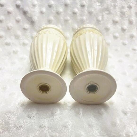 Vintage Ceramic Victorian Style Elegant Salt & Pepper Shaker Set-NEW - Picture 3 of 5